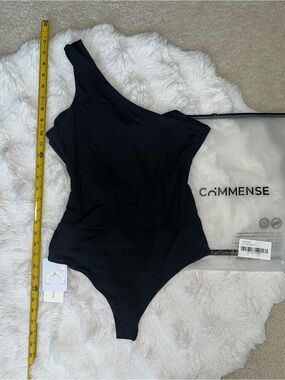 ✨ NWT COMMENSE Black Asymmetrical One-Shoulder Cutout Bodysuit (Size M)